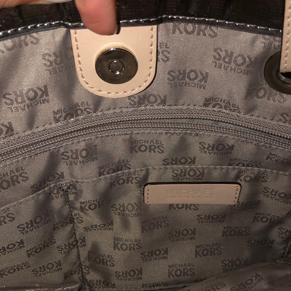 Michael Kors Eva Large Tote Bag - Picture 3 of 4